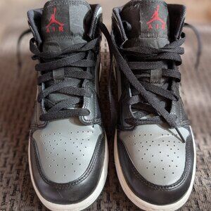 Jordan 1 Mid Shadow Red